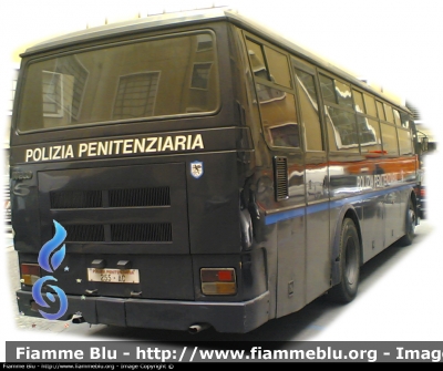 Iveco 370
Polizia Penitenziaria
Autobus da 55 Posti per il Trasporto di Detenuti
POLIZIA PENITENZIARIA 255 AC
Parole chiave: Iveco 370 PoliziaPenitenziaria255AD