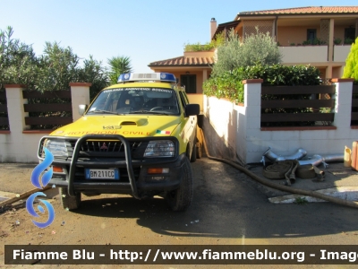 Mitsubishi L200 III serie
VAB Valdelsa (FI)
Antincendio boschivo
Codice automezzo 101
Già in uso al N.O.R.I.S.
Foto scattata durante l'alluvione di Albinia (GR) novembre 2012
Parole chiave: Mitsubishi L200_IIIserie Meeting_Misericordie_2013