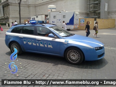 Alfa Romeo 159 Sportwagon Q4
Polizia di Stato
Polizia Stradale
POLIZIA H0557

Parole chiave: Alfa-Romeo 159_Sportwagon_Q4 POLIZIAH0557 Festa_Della_Repubblica_2011