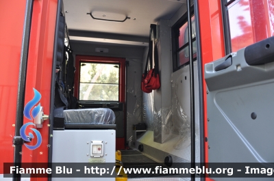 Mercedes-Benz Actros 1832 II serie 
Vigili del Fuoco
Comando Provinciale di Firenze
AutoPompaSerbatoio bimodale (strada-rotaia) allestimento Bai
Zona posteriore cabina
VF 24125
Parole chiave: Mercedes-Benz Actros_1832_IIserie VF24125