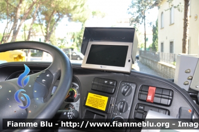 Mercedes-Benz Actros 1832 II serie 
Vigili del Fuoco
Comando Provinciale di Firenze
AutoPompaSerbatoio bimodale (strada-rotaia) allestimento Bai
Monitor telecamera
VF 24125
Parole chiave: Mercedes-Benz Actros_1832_IIserie VF24125