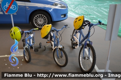 Biciclette
Polizia di Stato
Educazione Stradale
Parole chiave: Biciclette Reas_2013