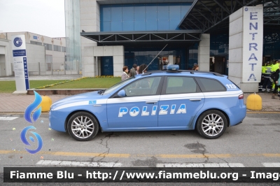 Alfa Romeo 159 Sportwagon Q4
Polizia di Stato
Polizia Stradale
POLIZIA F8643
Parole chiave: Alfa-Romeo 159_Sportwagon_Q4 POLIZIAF8643 Reas_2013