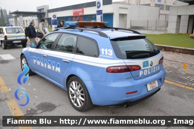 Alfa Romeo 159 Sportwagon Q4
Polizia di Stato
Polizia Stradale
POLIZIA F8643
Parole chiave: Alfa-Romeo 159_Sportwagon_Q4 POLIZIAF8643 Reas_2013