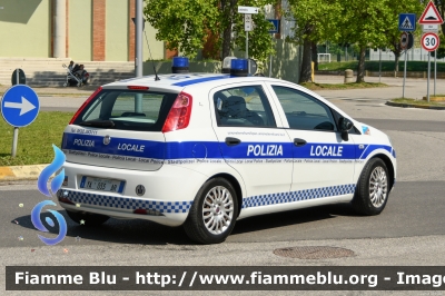 Fiat Grande Punto
Polizia Municipale Unione dei Comuni
di Copparo, Tresignana, Riva del Po
Allestimento Focaccia
POLIZIA LOCALE YA 033 AR
Parole chiave: Fiat Grande_Punto POLIZIALOCALEYA033AR