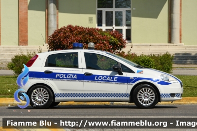 Fiat Grande Punto
Polizia Municipale Unione dei Comuni
di Copparo, Tresignana, Riva del Po
Allestimento Focaccia
POLIZIA LOCALE YA 033 AR
Parole chiave: Fiat Grande_Punto POLIZIALOCALEYA033AR