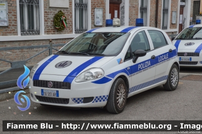 Fiat Grande Punto
Polizia Municipale Unione dei Comuni
di Copparo, Tresignana, Riva del Po
Allestimento Focaccia
POLIZIA LOCALE YA 031 AR

Parole chiave: Fiat Grande Punto