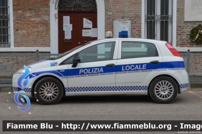 Fiat Grande Punto
Polizia Municipale Unione dei Comuni
di Copparo, Tresignana, Riva del Po
Allestimento Focaccia
POLIZIA LOCALE YA 031 AR

Parole chiave: Fiat Grande Punto