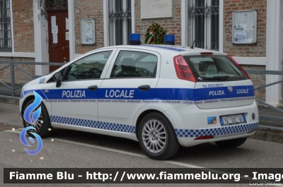 Fiat Grande Punto
Polizia Municipale Unione dei Comuni
di Copparo, Tresignana, Riva del Po
Allestimento Focaccia
POLIZIA LOCALE YA 032 AR
Parole chiave: POLIZIALOCALEYA032AR Fiat Grande_Punto