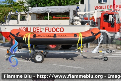 Gommone
Vigili del Fuoco
Comando Provinciale di Bologna
Distaccamento Volontario Molinella
VF R04921
Parole chiave: VFR04921