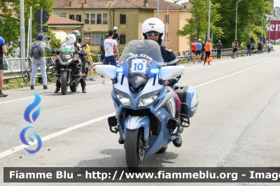 Yamaha FJR 1300 II serie
Polizia di Stato
Polizia Stradale
Allestimento Elevox
POLIZIA G3094
in scorta al Giro d'Italia 2021
Moto "10"
Parole chiave: Yamaha FJR_1300_IIserie POLIZIAG3094 Giro_Italia_2021