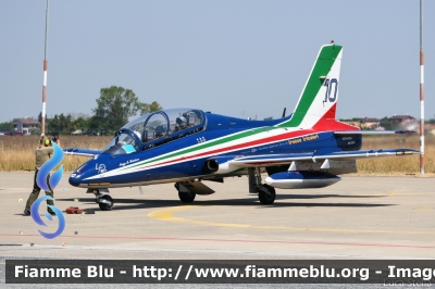 Aermacchi MB339PAN
Aeronautica Militare Italiana
313° Gruppo Addestramento Acrobatico
Stagione esibizioni 2022
Air Show Bellaria Igea Marina RN
Pony 10
Parole chiave: Aermacchi MB339PAN