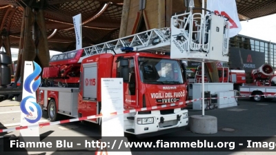 Iveco EuroCargo 180E32 III serie
Vigili del Fuoco
AutoScala M32L da 32 metri allestimento Magirus
Esposta all'Interschutz 2015
Anteprima Marco Castellan
Parole chiave: Iveco EuroCargo_180E32_IIIserie Interschutz_2015