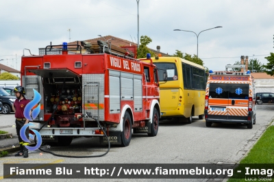 Iveco 160
Vigili del Fuoco
Comndo Provinciale di Ferrara
Distaccamento Volontario di Copparo
AutoPompaSerbatoio allestimento Baribbi
VF 11802
Parole chiave: Iveco 160 VF11802