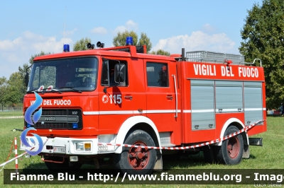 Iveco 160
Vigili del Fuoco
Comndo Provinciale di Ferrara
Distaccamento Volontario di Copparo
AutoPompaSerbatoio allestimento Baribbi
VF 11802
Parole chiave: Iveco 160 VF11802 Ballons_2015