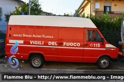 Iveco Daily I serie
Vigili del Fuoco
Comando Provinciale di Rovigo
Nucleo Speleo Alpino Fluviale
VF 12782
Parole chiave: Iveco Daily_Iserie VF12782