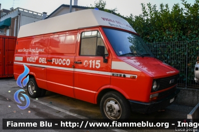 Iveco Daily I serie
Vigili del Fuoco
Comando Provinciale di Rovigo
Nucleo Speleo Alpino Fluviale
VF 12782
Parole chiave: Iveco Daily_Iserie VF12782