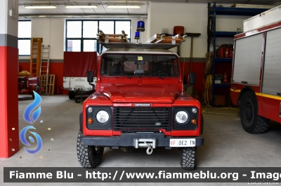 Land-Rover Defender 130
Vigili del Fuoco
Unione Distrettuale della Val Di Sole
Corpo Volontario di Ossana (TN)
VF 0E2 TN
Parole chiave: Land-Rover Defender_130 VF0E2TN