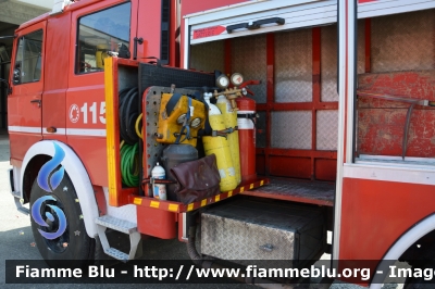 Iveco OM 160
Vigili del Fuoco
Comando Provinciale di Forlì Cesena
Distaccamento Volontario di Modigliana
AutoPompaSerbatoio allestimento Baribbi
VF 13471
Parole chiave: Iveco-OM 160 VF13471