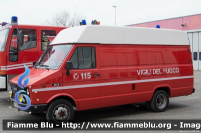 Iveco Daily I serie
Vigili del Fuoco
Comando Provinciale di Ravenna
Carro Soccorso
VF 14187
Santa Barbara 2016 Ravenna
Parole chiave: Iveco Daily_Iserie VF14187 sAnta_Barbara_2016