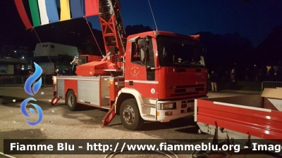 Iveco EuroCargo 120E21 I serie
Vigili del Fuoco
Unione Distrettuale di Fassa (TN)
AutoScala da 24 metri allestimento Iveco-Magirus
In carico al corpo di Vigo di Fassa

Parole chiave: Iveco EuroCargo_120E21_Iserie