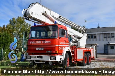 Iveco 330-26
Vigili del Fuoco
Comando Provinciale di Forlì Cesena
Distaccamento Permanente di Cesena
Allestimento Cella
VF 14407
Parole chiave: Iveco 330-26 VF14407