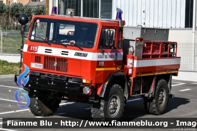 Iveco 90PC
Vigili del Fuoco
Comando Provinciale di Forlì Cesena
Distaccamento Permanente di Rocca San Casciano
Allestimento Baribbi
VF 15105
Parole chiave: Iveco 90PC VF15105