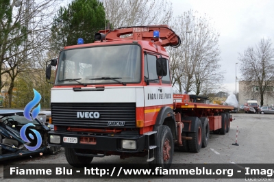 Iveco 330-35
Vigili del Fuoco
Comando Provinciale di Ravenna
N.S.S.A. Ravenna
Mezzo assegnato al nucleo sommozzatori usato per l'addestramento 
VF 15571
Santa Barbara 2014 Ravenna
Parole chiave: Iveco 330-35 VF15771 Santa_Barbara_2014