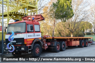 Iveco 330-35
Vigili del Fuoco
Comando Provinciale di Ravenna
N.S.S.A. Ravenna
Mezzo assegnato al nucleo sommozzatori usato per l'addestramento
VF 15571
Parole chiave: Iveco 330-35 VF15571 Santa_BArbara_2017