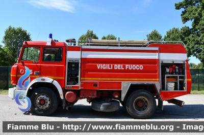 Iveco 190-26
Vigili del Fuoco
Comando Provinciale di Ferrara
Disaccamento Permanente di Portomaggiore
AutoBottePompa allestimento Baribbi I fornitura
II livrea
VF 16031
Parole chiave: Iveco 190-26 VF16031