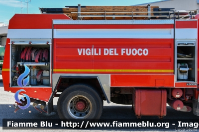 Iveco 190-26
Vigili del Fuoco
Comando Provinciale di Ferrara
Disaccamento Permanente di Portomaggiore
AutoBottePompa allestimento Baribbi I fornitura
II livrea
VF 16031
Parole chiave: Iveco 190-26 VF16031