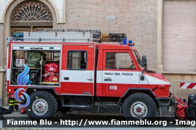 Iveco VM90
Vigili del Fuoco
Comando Provinciale di Ferrara
Allestimento Baribbi
Nucleo Speleo Alpino Fluviale
VF 16197
Parole chiave: Iveco VM90 VF16197 befana_2017