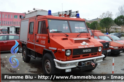 Iveco VM90
Vigili del Fuoco
Comando Provinciale di Ravenna
Distaccamento Permanente di Faenza
Nucleo SAF
VF 16491
Santa Barbara 2014 Ravenna
Parole chiave: Iveco VM90 VF16421 Santa_Barbara_2014