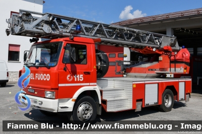 Iveco Zeta 109-14
Vigili del Fuoco
Comando Provinciale di Belluno
Distaccamento Permanente di Feltre (BL)
Allestimento Iveco-Magirus
VF 16881
Parole chiave: Iveco-Zeta 109-14 VF16881