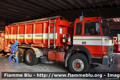 Iveco 330-26
Vigili del Fuoco
Comando Provinciale di Ferrara
VF 17299
Parole chiave: Iveco 330-26 VF17299 Santa_Barbara_2018