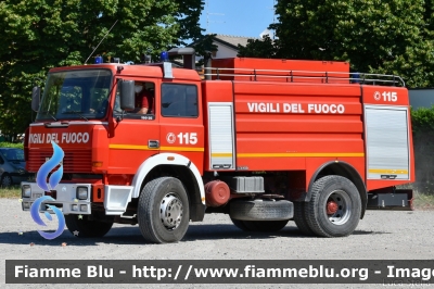 Iveco 190-26
Vigili del Fuoco
Comando Provinciale di Reggio Emilia
Distaccamento Volontario di Luzzara
AutoBottePompa allestimento Baribbi
VF 17278
Parole chiave: Iveco 190-26 VF17278