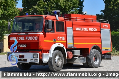 Iveco 190-26
Vigili del Fuoco
Comando Provinciale di Reggio Emilia
Distaccamento Volontario di Luzzara
AutoBottePompa allestimento Baribbi
VF 17278
Parole chiave: Iveco 190-26 VF17278