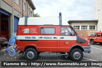 Iveco Daily 40-10 4x4 II serie
Vigili del Fuoco
Comando Provinciale di Verona
Nucleo Speleo Alpino Fluviale SAF
VF 17324
Parole chiave: Iveco Daily_40-10_4x4_IIserie VF17324