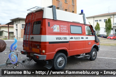 Iveco Daily 40-10 4x4 II serie
Vigili del Fuoco
Comando Provinciale di Verona
Nucleo Speleo Alpino Fluviale SAF
VF 17324
Parole chiave: Iveco Daily_40-10_4x4_IIserie VF17324