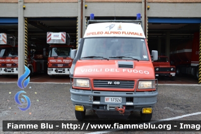 Iveco Daily 40-10 4x4 II serie
Vigili del Fuoco
Comando Provinciale di Verona
Nucleo Speleo Alpino Fluviale SAF
VF 17324
Parole chiave: Iveco Daily_40-10_4x4_IIserie VF17324