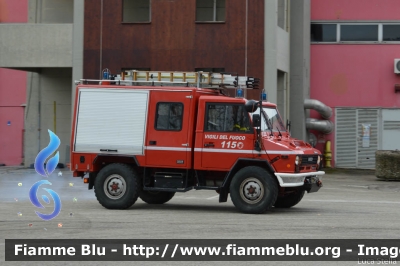 Iveco VM90
Vigili del Fuoco
Comando Provinciale di Ravenna
Nucleo SAF
VF 17947
Santa Barbara 2014 Ravenna
Parole chiave: Iveco VM90 VF17947 Santa_Barbara_2014