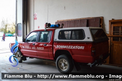 Mitsubishi L200 I serie
Vigili del Fuoco
Comando Provinciale di Ravenna
N.S.S.A. Ravenna
VF 18207
Santa Barbara 2014 Ravenna
Parole chiave: Mitsubishi L200_Iserie VF18207 Santa_Barbara_2014