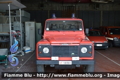 Land Rover Defender 130
Vigili del Fuoco
Comando Provinciale di Verona
VF 18381
Parole chiave: Land-Rover Defender_130 VF18381