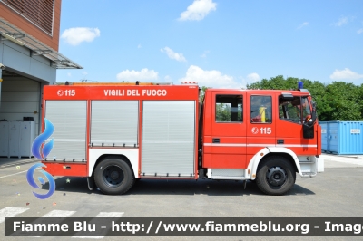 Iveco EuroFire 150E27 I serie
Vigili del Fuoco
Comando Provinciale di Reggio Emilia
Distaccamento Permanente di Sant'Ilario d'Enza
Autopompaserbatoio allestimento Iveco-Magirus
VF 18416
Parole chiave: Iveco EuroFire_150E27_Iserie VF18416