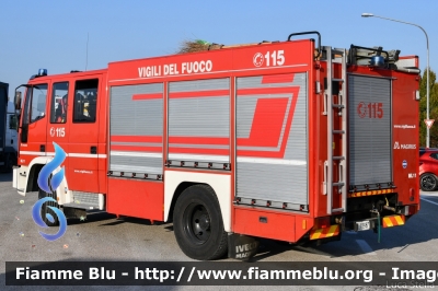 Iveco EuroFire 150E27 I serie
Vigili del Fuoco
Comando Provinciale di Bologna
Distaccamento Volontario di Molinella
AutoPompa Serbatoio allestimento Iveco-Magirus
VF 18987
Parole chiave: Iveco EuroFire_150E27_Iserie VF18987