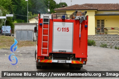 Iveco EuroFire 150E27 I serie
Vigili del Fuoco
Comando Provinciale di Ravenna
Distaccamento Volontario di Casola Valsenio (RA)
AutoPompaSerbatoio allestimento Iveco-Magirus
VF 18988
Parole chiave: Iveco EuroFire_150E27_Iserie VF18988