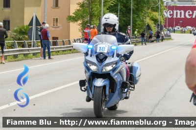 Yamaha FJR 1300 II serie
Polizia di Stato
Polizia Stradale
Allestimento Elevox
POLIZIA G3083
in scorta al Giro d'Italia 2021
Moto "18"
Parole chiave: Yamaha FJR_1300_IIserie POLIZIAG3083 Giro_D_Italia_2021