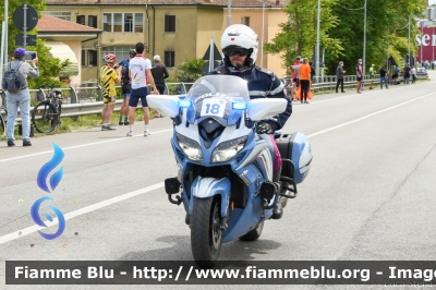 Yamaha FJR 1300 II serie
Polizia di Stato
Polizia Stradale
Allestimento Elevox
POLIZIA G3083
in scorta al Giro d'Italia 2021
Moto "18"
Parole chiave: Yamaha FJR_1300_IIserie POLIZIAG3083 Giro_D_Italia_2021