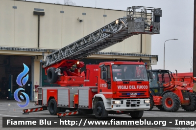 Iveco EuroFire 150E27 I serie
Vigili del Fuoco
Comando Provinciale di Ferrara
AutoScala da 37 metri allestimento Iveco-Magirus
Ricondizionata Carrozzeria Fortini
VF 19237
Parole chiave: Iveco EuroFire_150E27_Iserie VF19237