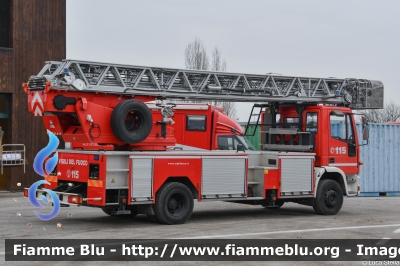 Iveco EuroFire 150E27 I serie
Vigili del Fuoco
Comando Provinciale di Ferrara
AutoScala da 37 metri allestimento Iveco-Magirus
Ricondizionata Carrozzeria Fortini
VF 19237
Parole chiave: Iveco EuroFire_150E27_Iserie VF19237